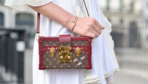 lv چیست|برند لویی ویتون ؛ هر آنچه لازم است درباره Louis Vuitton بدانید.